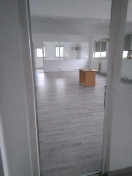 Spațiu comercial, de 1,000 mp, în Roșu