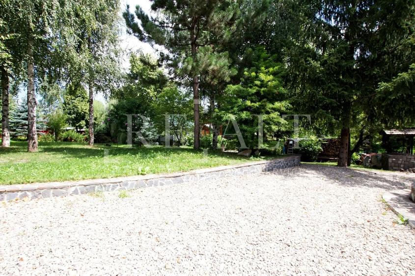 Casă individuală cu 10 camere cu Canalizare în Central