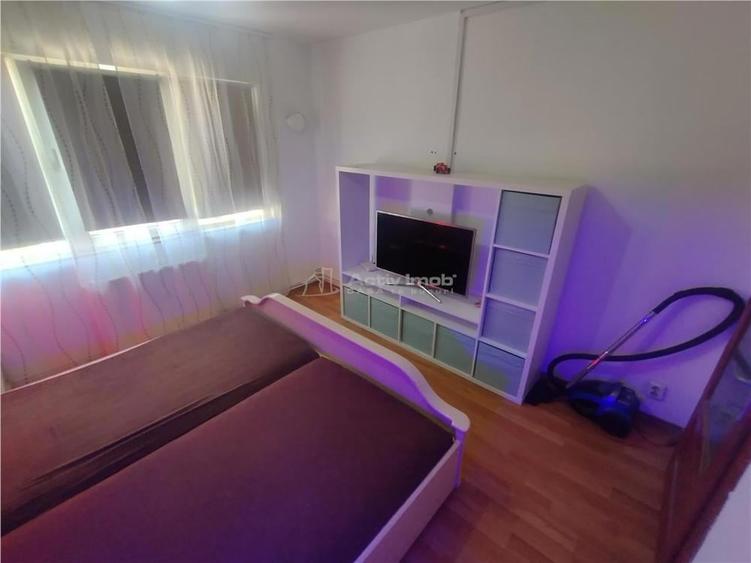 Apartament cu 2 camere decomandat, mobilat în Oravița