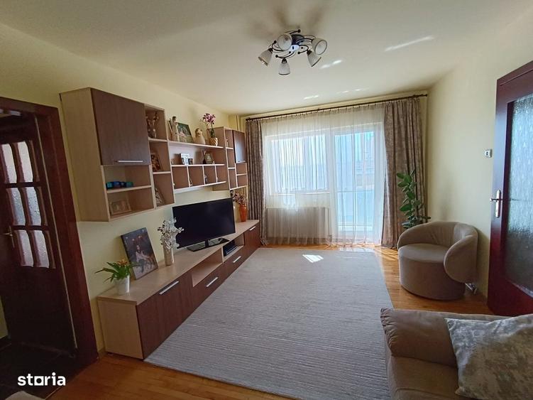 Apartament cu 4 camere decomandat în Micălaca