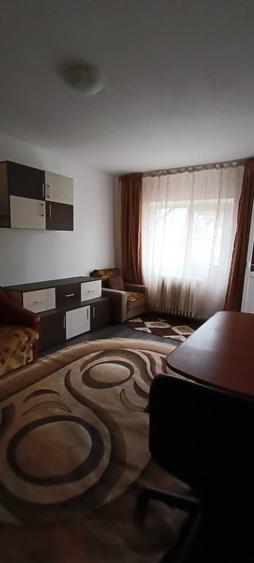 Apartament cu 3 camere decomandat, mobilat în Păcurari