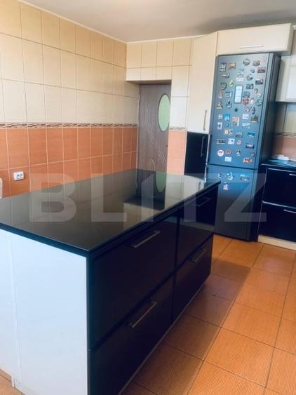 Casă individuală cu 7 camere cu Canalizare în Cârcea