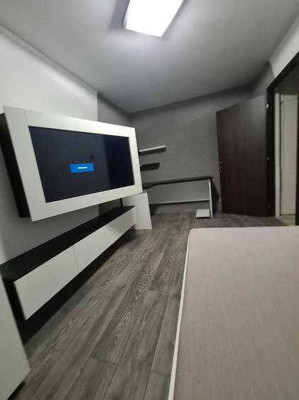 Apartament cu 3 camere semidecomandat în Micălaca