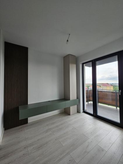 Apartament cu 2 camere semidecomandat, mobilat în Torontalului
