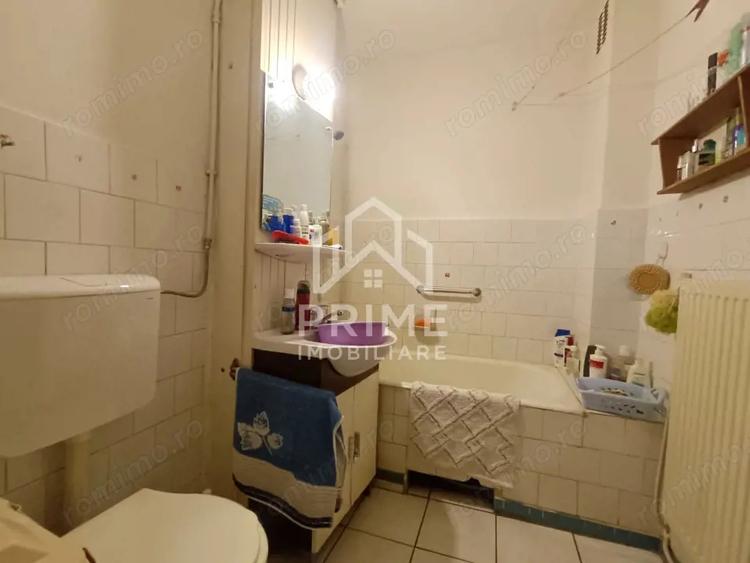 Apartament cu 4 camere decomandat în Central
