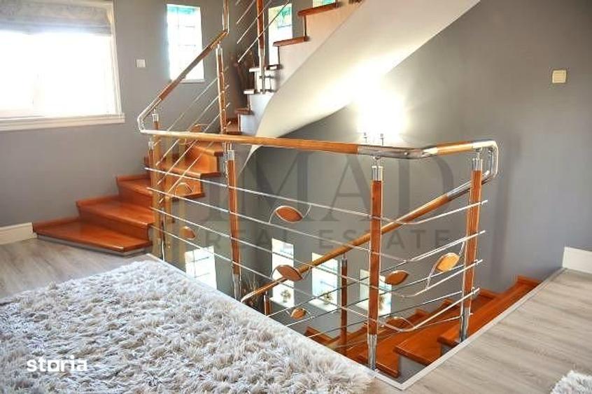 Casă cu 8 camere cu Teren 230 Mp în Aninoasa
