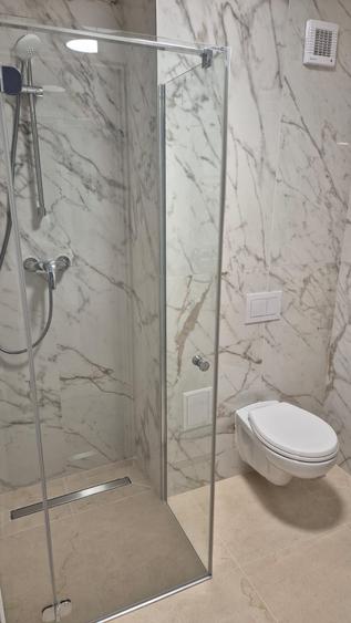 Apartament cu 3 camere decomandat în Tractorul