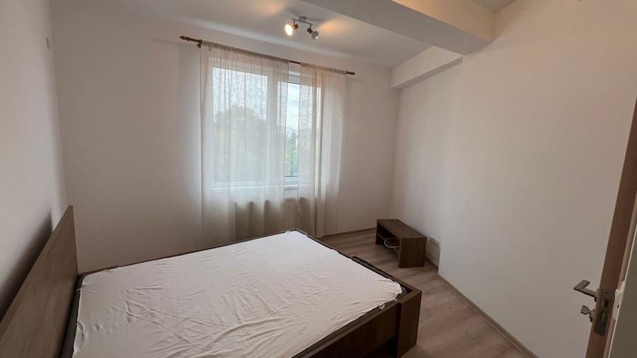 Apartament cu 2 camere semidecomandat, mobilat în Păcii