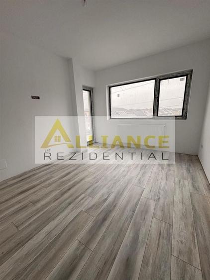 Duplex cu 4 camere decomandat cu Canalizare în Central