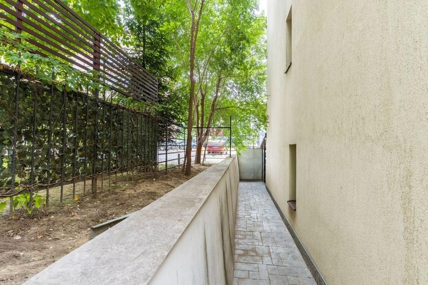 Apartament cu 3 camere semidecomandat în Valea Lupului