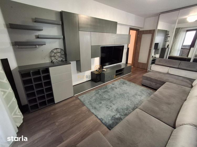 Apartament cu 3 camere decomandat în Metalurgiei