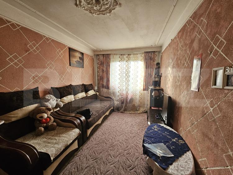Apartament cu 3 camere nedecomandat, mobilat în Podu Roș