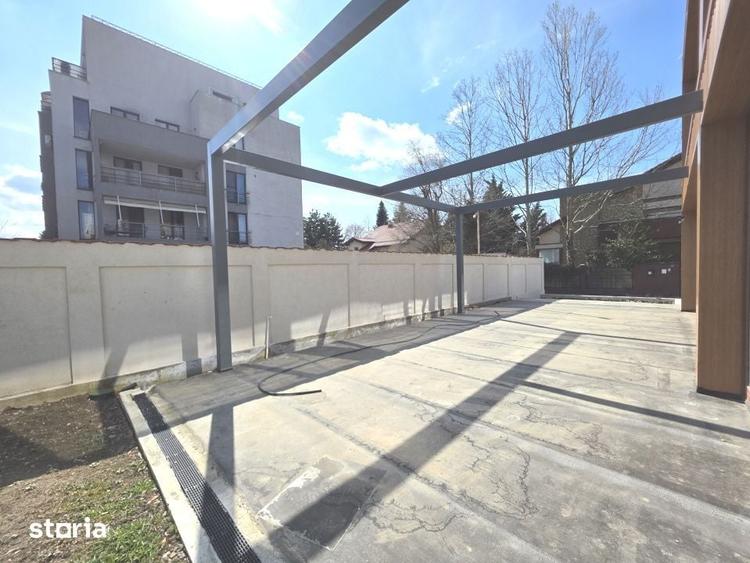 Casă cu 7 camere cu Teren 500 Mp în Central