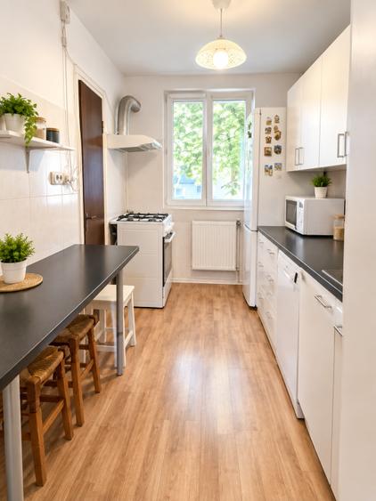 Apartament cu 3 camere decomandat, mobilat în Drumul Taberei