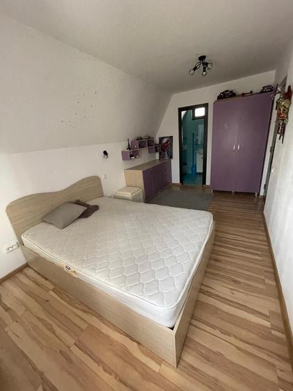 Casă cu 4 camere în Cantacuzino