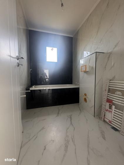 Casă cu 4 camere cu Teren 400 Mp în Domnești