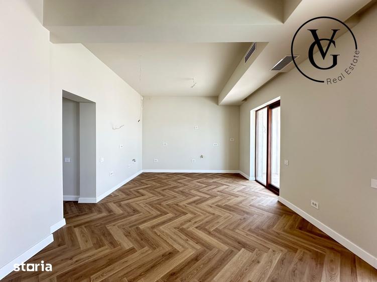 Casă cu 6 camere decomandat cu Piscina în Sud