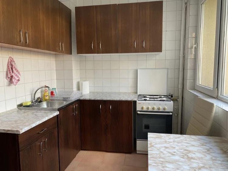 Apartament cu 2 camere semidecomandat, mobilat în Iancului
