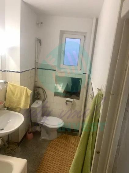 Apartament cu 2 camere semidecomandat în Grivița