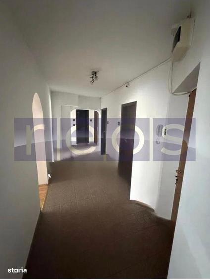 Apartament cu 3 camere decomandat, mobilat în Calea Călărașilor