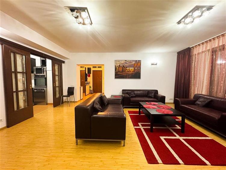 Apartament cu 4 camere semidecomandat în Floreasca