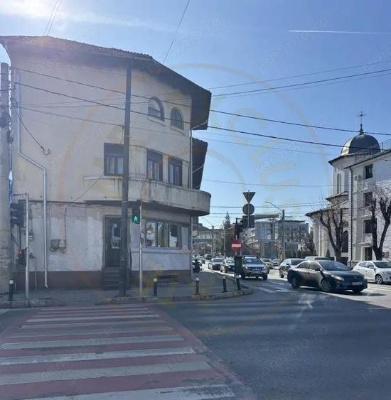 Casă cu 5 camere cu Canalizare în Central