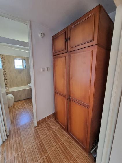 Apartament cu 3 camere semidecomandat, mobilat în Girocului
