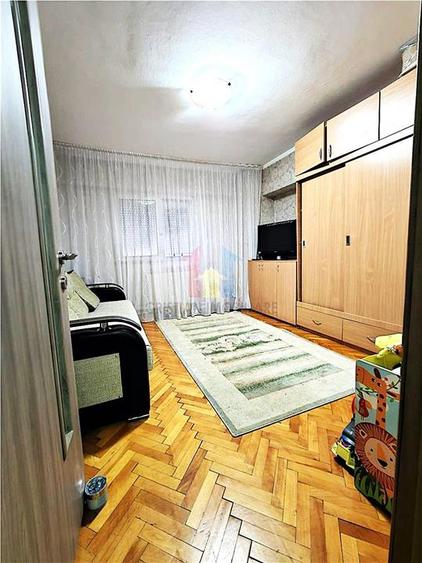 Apartament cu 3 camere decomandat în Călărași