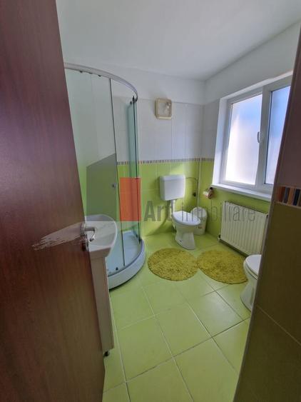 Casă individuală cu 5 camere cu Canalizare în Giulești