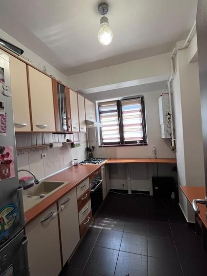 Apartament cu 2 camere decomandat în Roșu