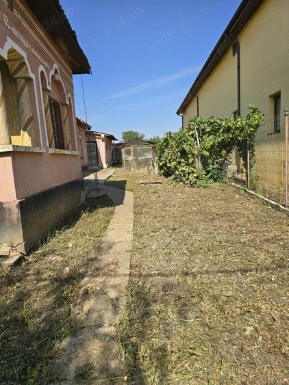 Casă cu 5 camere în Giubega