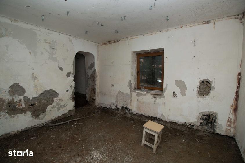 Casă cu 6 camere cu Teren 200 Mp în Central