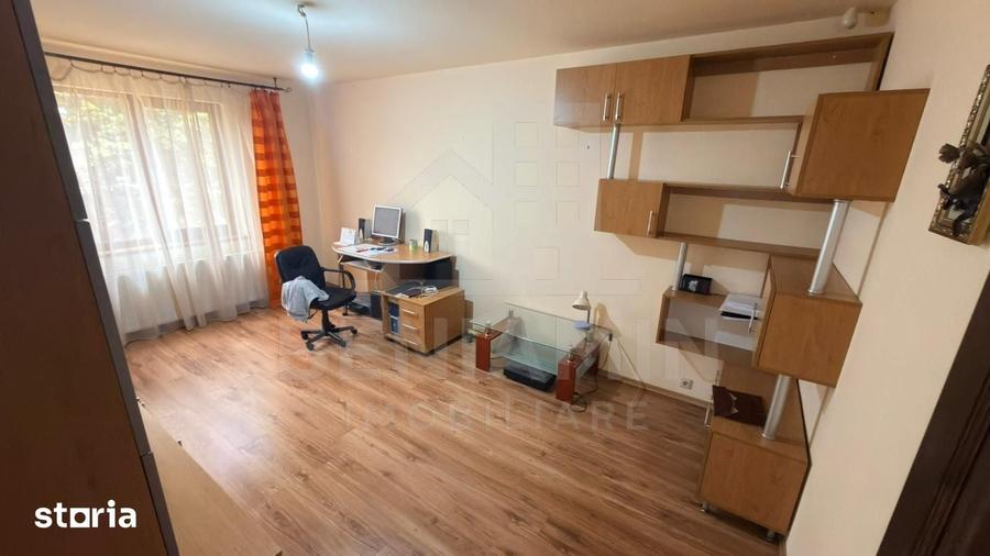 Casă cu 6 camere cu Teren 464 Mp în Cârcea