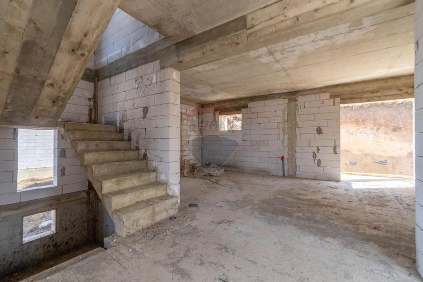 Casă individuală cu 4 camere cu Garaj în Jucu de Sus