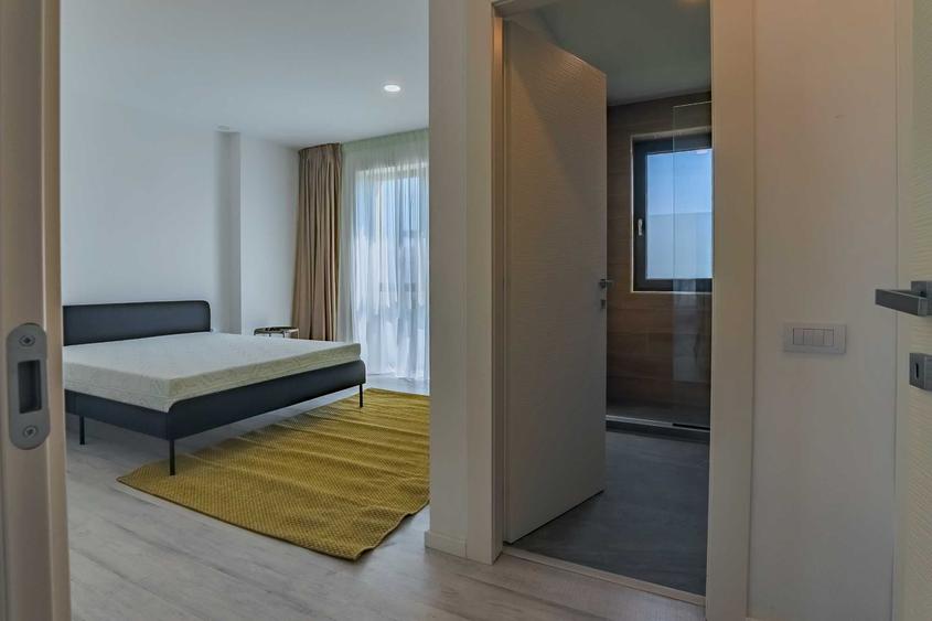 Apartament cu 3 camere decomandat în Sisești
