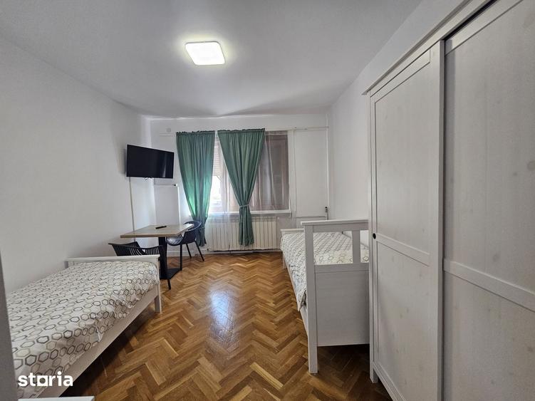 Casă cu 6 camere cu Teren 450 Mp în Central