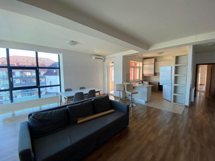 Apartament cu 3 camere decomandat în Ștrand
