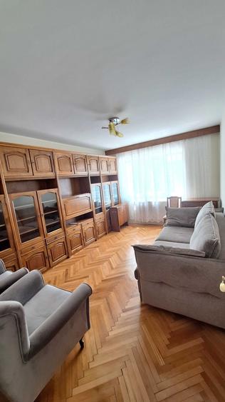 Apartament cu 3 camere decomandat în Central