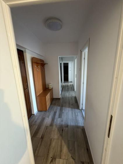 Apartament cu 3 camere decomandat în Progresul
