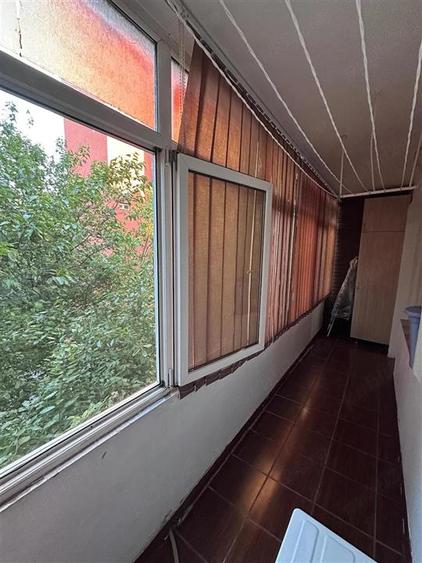 Apartament cu 3 camere semidecomandat, mobilat în Podu Roș