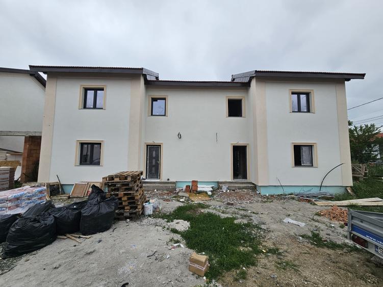 Duplex cu 3 camere cu Canalizare în Giarmata