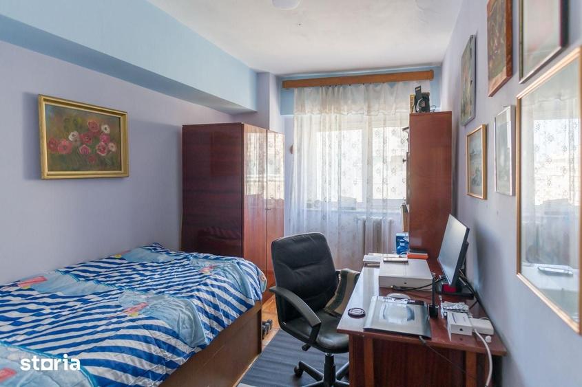 Apartament cu 4 camere decomandat în Central