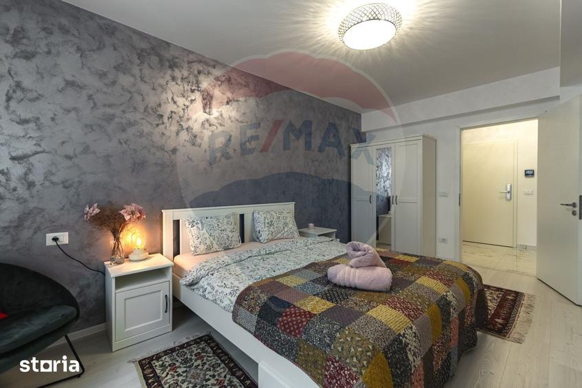 Apartament cu 3 camere decomandat în Tractorul