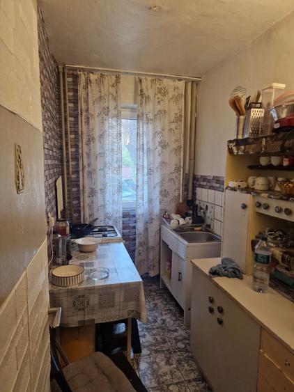Apartament cu 4 camere semidecomandat în Central