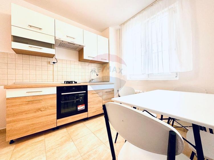Apartament cu 3 camere de închiriat - 1
