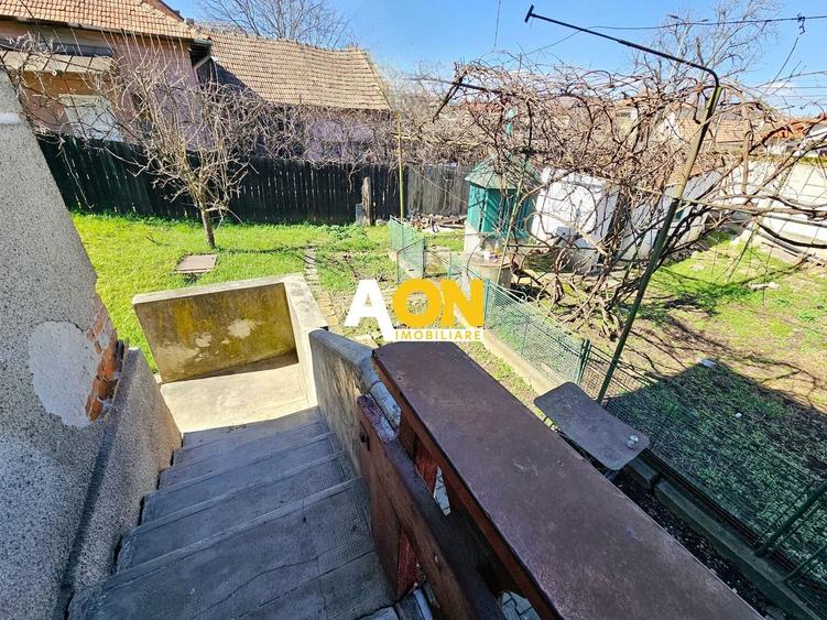 Casă individuală cu 3 camere cu Canalizare în Central