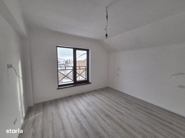 Casă cu 4 camere cu Garaj în Sânpetru