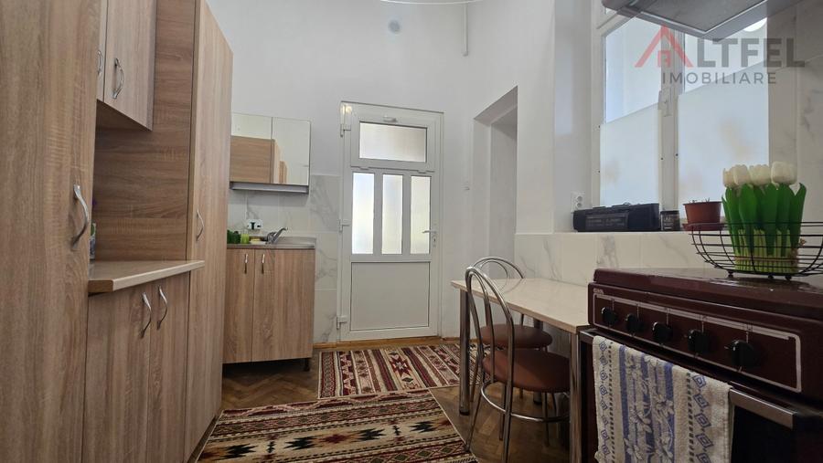 Apartament cu 3 camere semidecomandat în Central
