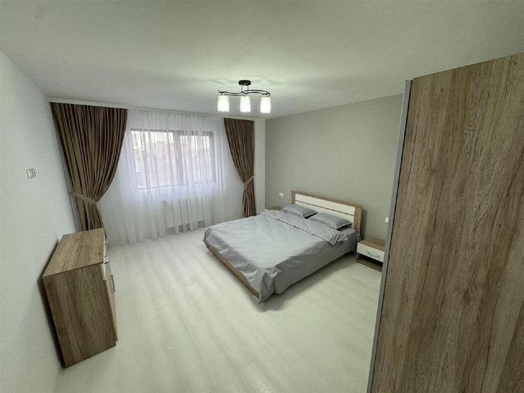 Apartament cu 3 camere decomandat, mobilat în Hipodrom 3