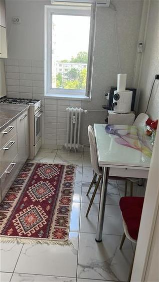 Apartament cu 2 camere decomandat, mobilat în Republicii